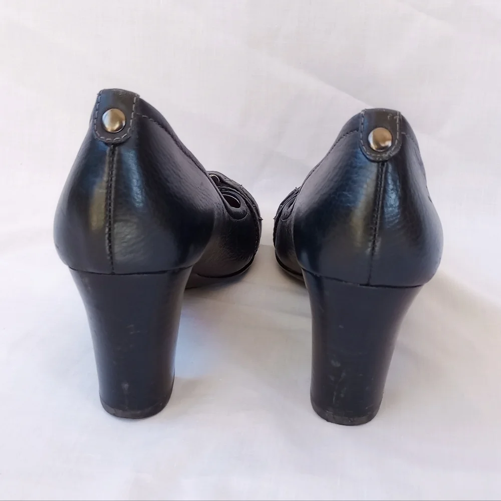 Sofft▪️Black Leather Heel w/ buckle design